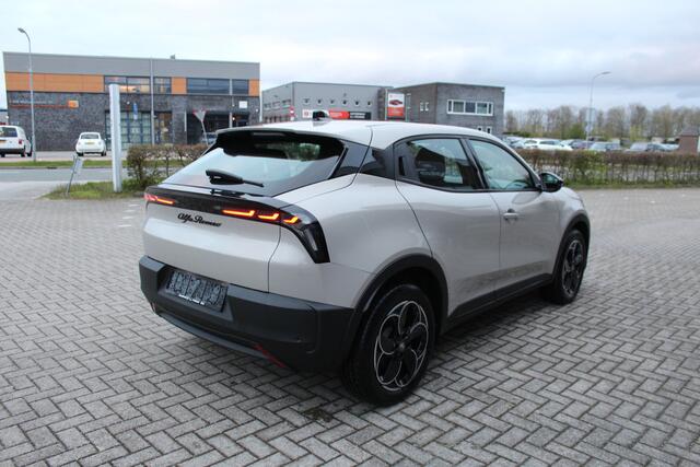 Alfa Romeo Junior Elettrica 54 kWh Clima-Cruise-Keyless-Carplay