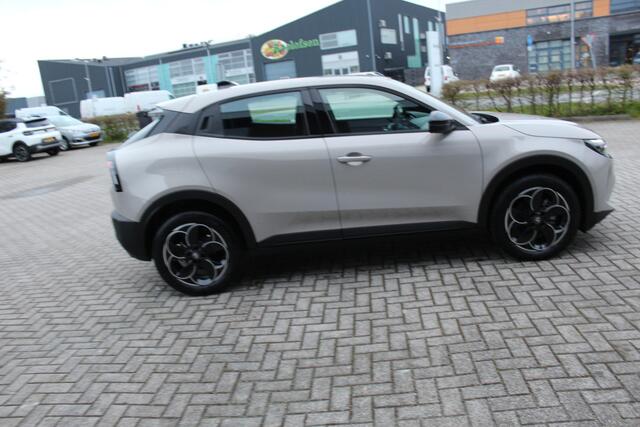 Alfa Romeo Junior Elettrica 54 kWh Clima-Cruise-Keyless-Carplay