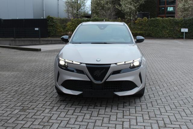 Alfa Romeo Junior Elettrica 54 kWh Clima-Cruise-Keyless-Carplay