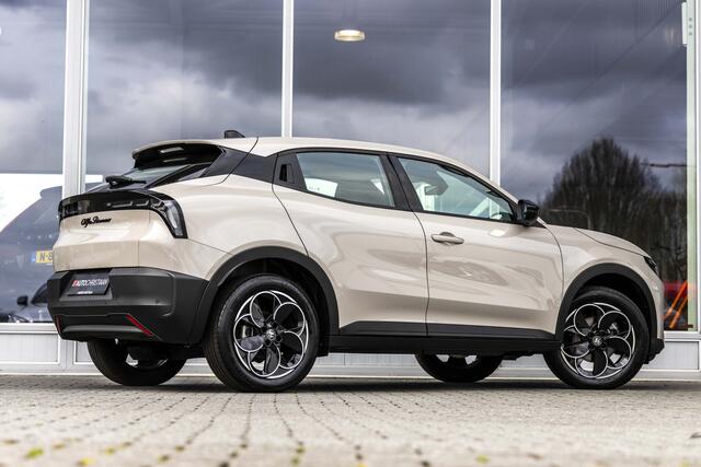 Alfa Romeo Junior Elettrica 54 kWh | ACC | Carplay