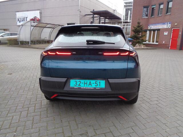 Alfa Romeo Junior Elettrica 54 kWh 2x op voorraad kleur Blue Navagli en Grigio Arese