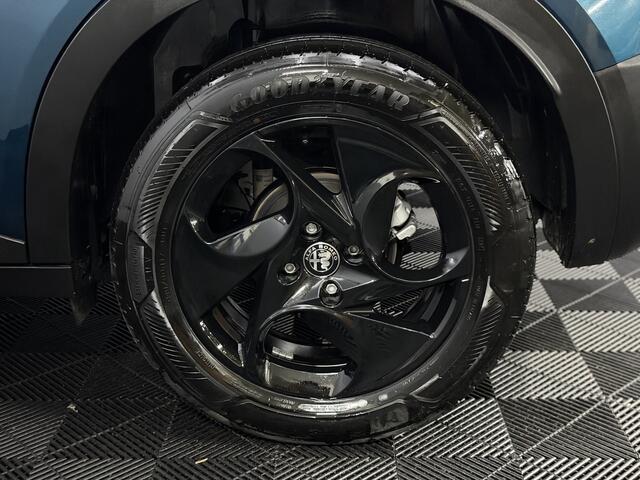 Alfa Romeo Junior 1.2 Turbo Hybrid Ibrida 145PK Apple carplay, Parkeersensoren, Cruise control, Keyless start, Virtual desk, Lichtmetalen velgen, 1 jaar garantie