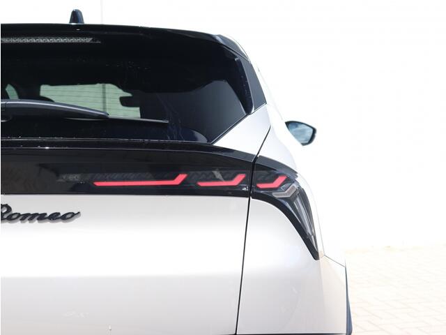 Alfa Romeo Junior Elettrica Speciale 54 kWh | Techno Pack | Warmtepomp | 18"