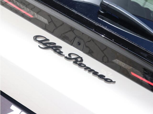 Alfa Romeo Junior Elettrica Speciale 54 kWh | Techno Pack | Warmtepomp | 18"