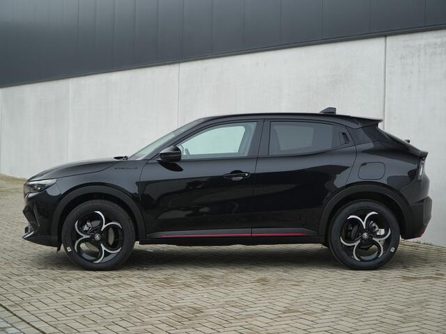 Alfa Romeo Junior 1.2 Turbo 136 PK Ibrida Speciale | Techno | Camera | Navi | 18"