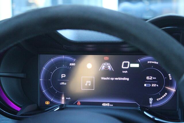 Alfa Romeo Junior ELETTRICA SPECIALE 156PK 54 kWh | "SABELT" SPORTSTOELEN ELEKTRISCH VERSTELBAAR MET LEDEREN/ALCANTARA BEKLEDING | PANORAMISCH SCHUIF/KANTEL DAK | BICOLOR DAK (ZWART DAK) | WARMTEPOMP | TECHNOLOGIE PAKKET (O.A. FULL LED ADAPTIVE MATRIX KOPLAMPEN/DODEHOEK DE