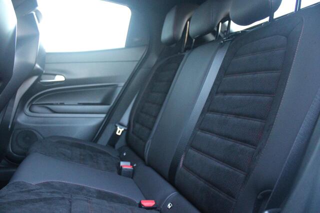 Alfa Romeo Junior ELETTRICA SPECIALE 156PK 54 kWh | "SABELT" SPORTSTOELEN ELEKTRISCH VERSTELBAAR MET LEDEREN/ALCANTARA BEKLEDING | PANORAMISCH SCHUIF/KANTEL DAK | BICOLOR DAK (ZWART DAK) | WARMTEPOMP | TECHNOLOGIE PAKKET (O.A. FULL LED ADAPTIVE MATRIX KOPLAMPEN/DODEHOEK DE