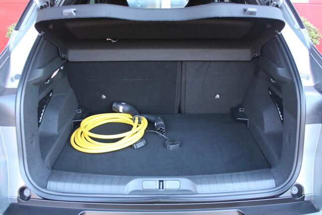 Alfa Romeo Junior ELETTRICA SPECIALE 156PK 54 kWh | "SABELT" SPORTSTOELEN ELEKTRISCH VERSTELBAAR MET LEDEREN/ALCANTARA BEKLEDING | PANORAMISCH SCHUIF/KANTEL DAK | BICOLOR DAK (ZWART DAK) | WARMTEPOMP | TECHNOLOGIE PAKKET (O.A. FULL LED ADAPTIVE MATRIX KOPLAMPEN/DODEHOEK DE