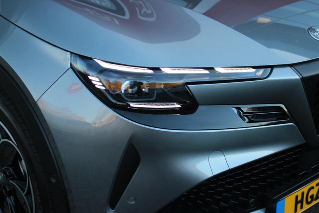 Alfa Romeo Junior ELETTRICA SPECIALE 156PK 54 kWh | "SABELT" SPORTSTOELEN ELEKTRISCH VERSTELBAAR MET LEDEREN/ALCANTARA BEKLEDING | PANORAMISCH SCHUIF/KANTEL DAK | BICOLOR DAK (ZWART DAK) | WARMTEPOMP | TECHNOLOGIE PAKKET (O.A. FULL LED ADAPTIVE MATRIX KOPLAMPEN/DODEHOEK DE