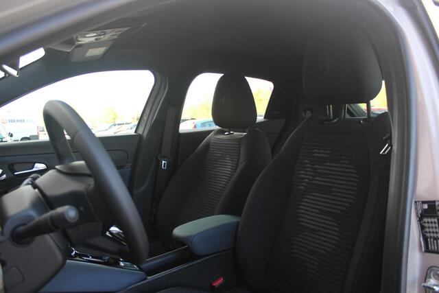 Alfa Romeo Junior 156PK Elettrica 54 kWh | DRAADLOZE APPLE CARPLAY/ANDROID AUTO | PARKEERSENSOREN ACHTER | CLIMATE CONTROL | VERKEERSBORDEN HERKENNING | ADAPTIVE CRUISE CONTROL | KEYLESS START | LICHTMETALEN VELGEN | LED KOPLAMPEN | LED ACHTERLICHTEN | SCUDETTO "LEGGENDA"