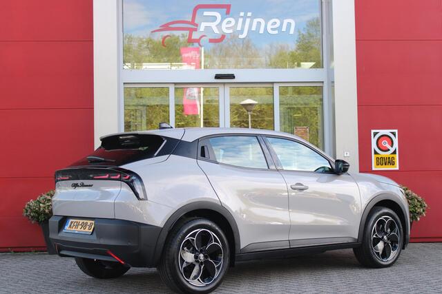 Alfa Romeo Junior 156PK Elettrica 54 kWh | DRAADLOZE APPLE CARPLAY/ANDROID AUTO | PARKEERSENSOREN ACHTER | CLIMATE CONTROL | VERKEERSBORDEN HERKENNING | ADAPTIVE CRUISE CONTROL | KEYLESS START | LICHTMETALEN VELGEN | LED KOPLAMPEN | LED ACHTERLICHTEN | SCUDETTO "LEGGENDA"