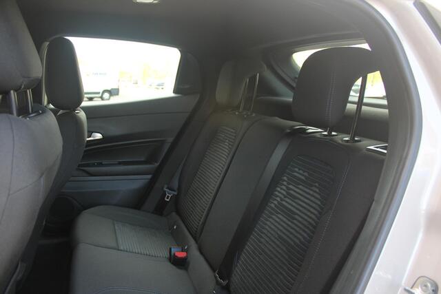 Alfa Romeo Junior 156PK Elettrica 54 kWh | DRAADLOZE APPLE CARPLAY/ANDROID AUTO | PARKEERSENSOREN ACHTER | CLIMATE CONTROL | VERKEERSBORDEN HERKENNING | ADAPTIVE CRUISE CONTROL | KEYLESS START | LICHTMETALEN VELGEN | LED KOPLAMPEN | LED ACHTERLICHTEN | SCUDETTO "LEGGENDA"