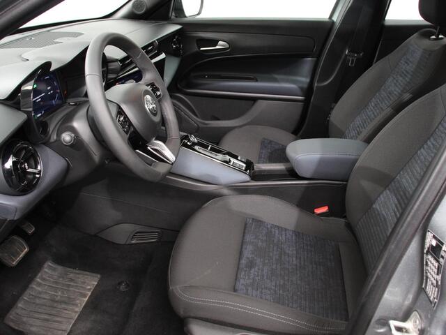 Alfa Romeo Junior Elettrica Automaat 156PK Adaptieve Cruise Control LMV 18 inch Full Led Matrix Parkeer sensoren Navigatie Apple Carplay / Android auto Climate Control