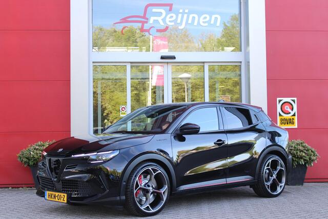 Alfa Romeo Junior Elettrica VELOCE 280PK 54 kWh | SPORT PACK (SABELT SPORTSTOELEN ELEKTRISCH BEDIENBAAR OP DE BESTUURDERSSTOEL/STOEL VERWARMING/ALUMINIUM INSTAPLIJSTEN EN PEDALEN/PERFROMANCE STUURWIEL MET ALCANTARA/PERFORMANCE BODYKIT "PROGRESSO"/AMBIENT LIGHT/GETINTE ACHE