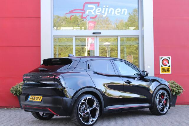 Alfa Romeo Junior Elettrica VELOCE 280PK 54 kWh | SPORT PACK (SABELT SPORTSTOELEN ELEKTRISCH BEDIENBAAR OP DE BESTUURDERSSTOEL/STOEL VERWARMING/ALUMINIUM INSTAPLIJSTEN EN PEDALEN/PERFROMANCE STUURWIEL MET ALCANTARA/PERFORMANCE BODYKIT "PROGRESSO"/AMBIENT LIGHT/GETINTE ACHE