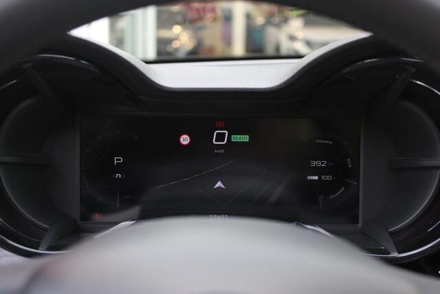 Alfa Romeo Junior ELETTRICA SPECIALE 156PK 54 kWh | PANORAMISCH SCHUIF/KANTEL DAK | BICOLOR DAK (ZWART DAK) | WARMTEPOMP | TECHNOLOGIE PAKKET (O.A. FULL LED ADAPTIVE MATRIX KOPLAMPEN/DODEHOEK DETECTIE/DRAADLOZE TELEFOONLADER/ACHTERUITRIJ CAMERA/PARKEERSENSOREN VOOR, ACHTER