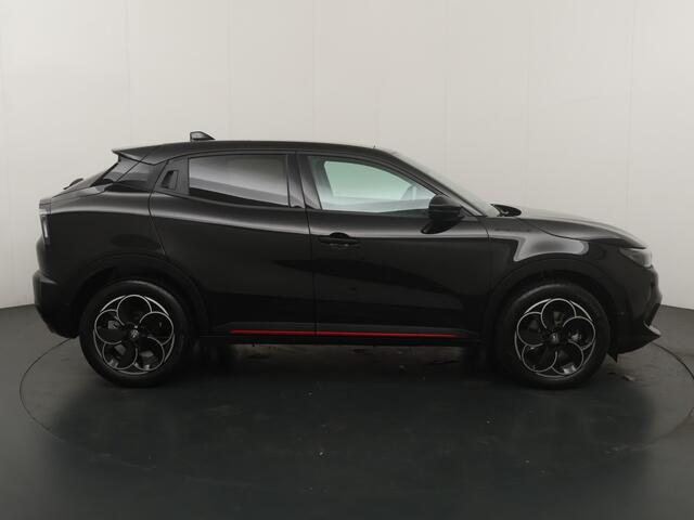 Alfa Romeo Junior 1.2 T Hyb Ibrid Spec
