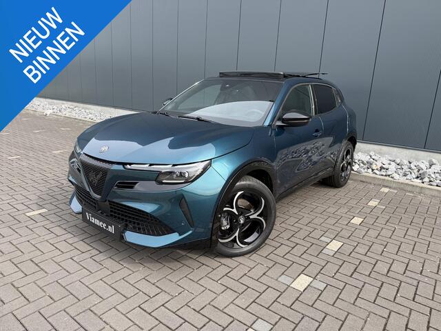 Alfa Romeo Junior 1.2 Turbo Hybrid Ibrida Speciale | PANO | Massage | Dodehoekdetectie | Camera
