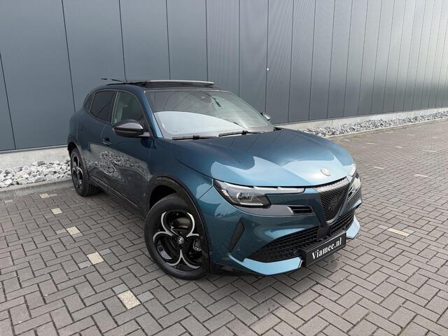 Alfa Romeo Junior 1.2 Turbo Hybrid Ibrida Speciale | PANO | Massage | Dodehoekdetectie | Camera