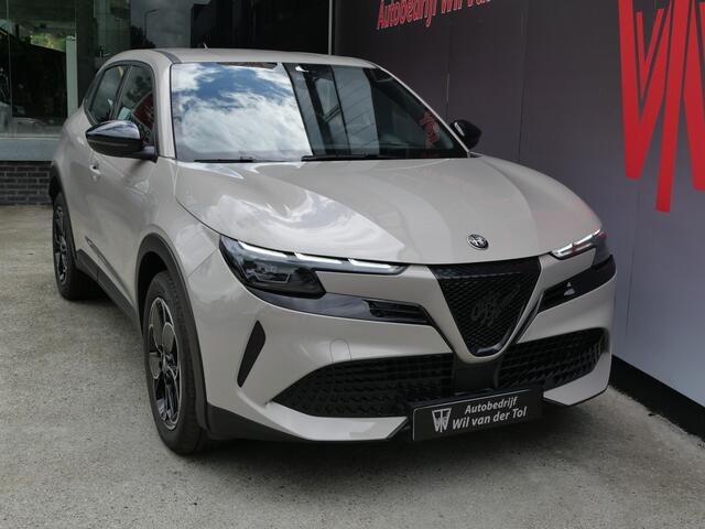 Alfa Romeo Junior ELETTRICA 54 kWh | CARPLAY | A.C.C | CLIMA | LED | BTW | FABRIEKSGARANTIE!!