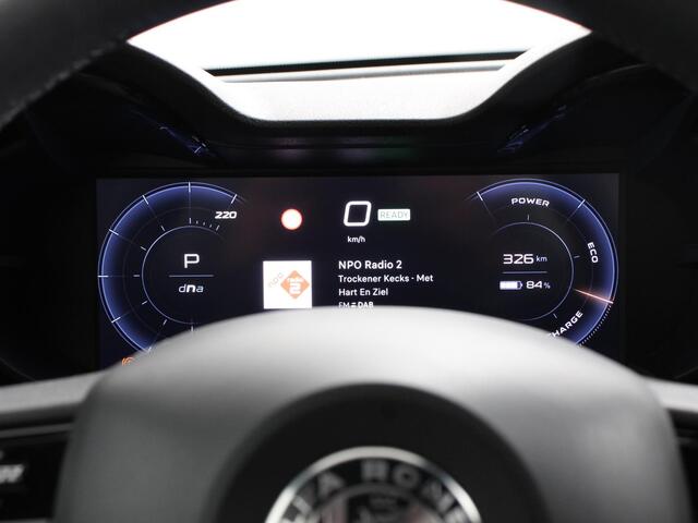 Alfa Romeo Junior Elettrica Automaat 156PK Adaptieve Cruise Control LMV 18 inch Full Led Matrix Parkeer sensoren Navigatie Apple Carplay / Android auto Climate Control