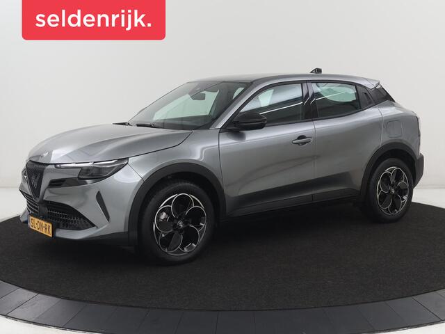 Alfa Romeo Junior Elettrica 54 kWh | SOH 97,3% | Adaptive cruise | Carplay | Full LED | Parkeerhulp | Climate control | Digital Cockpit | 18'' velgen | Keyless start