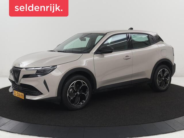 Alfa Romeo Junior Elettrica 54 kWh | SOH 97,3% | Adaptive cruise | Carplay | Full LED | Parkeerhulp | Climate control | Digital Cockpit | 18'' velgen | Keyless start