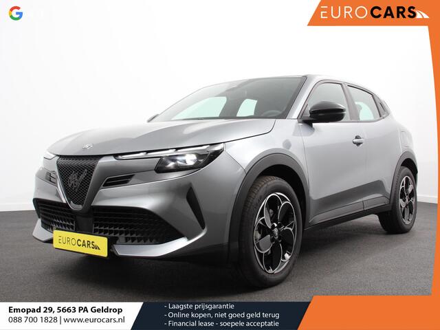 Alfa Romeo Junior Elettrica Automaat 156PK DEMO! Adaptieve Cruise Control LMV 18 inch Full Led Matrix Parkeer sensoren Navigatie Apple Carplay / Android auto Climate Control