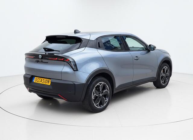 Alfa Romeo Junior Elettrica 54 kWh | A.C.C. | CARPLAY | KEYLESS | LED | BTW | FABRIEKSGARANTIE