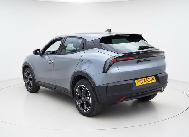 Alfa Romeo Junior Elettrica 54 kWh | A.C.C. | CARPLAY | KEYLESS | LED | BTW | FABRIEKSGARANTIE