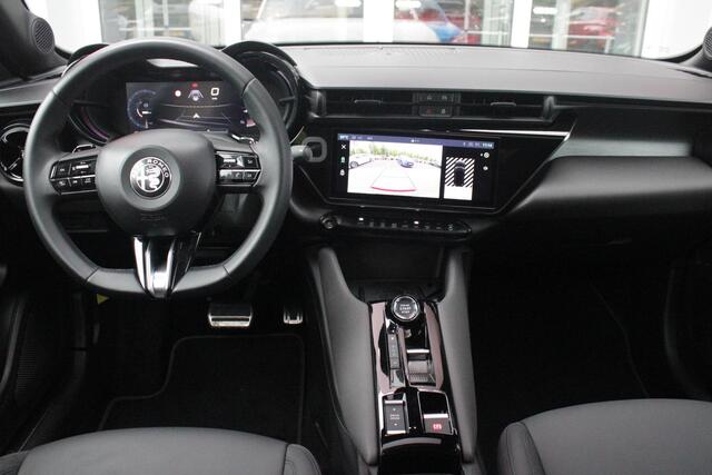 Alfa Romeo Junior 1.2 145PK AUTOMAAT Hybrid IBRIDA SPECIALE | PANORAMA SCHUIF/KANTEL DAK | AFNEEMBARE TREKHAAK | TECHNO PACK: LED MATRIX KOPLAMPEN/AUTOMATISCH DIMMENDE BINNENSPIEGEL/DRAADLOZE TELEFOONLADER/ELEKTRISCH VERSTELBARE EN VERWARMBARE ZIJSPIEGELS MET DODEHOEK DETE
