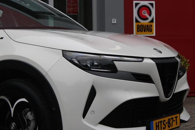 Alfa Romeo Junior 1.2 145PK AUTOMAAT Hybrid IBRIDA SPECIALE | PANORAMA SCHUIF/KANTEL DAK | AFNEEMBARE TREKHAAK | TECHNO PACK: LED MATRIX KOPLAMPEN/AUTOMATISCH DIMMENDE BINNENSPIEGEL/DRAADLOZE TELEFOONLADER/ELEKTRISCH VERSTELBARE EN VERWARMBARE ZIJSPIEGELS MET DODEHOEK DETE