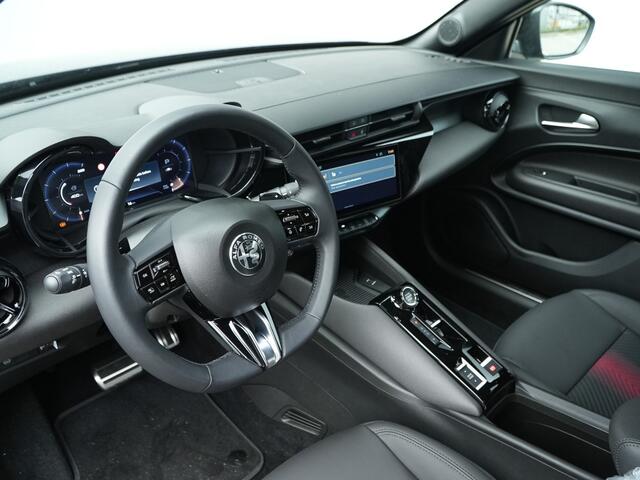 Alfa Romeo Junior 1.2 Turbo 136 PK Ibrida Speciale | Navi | Carplay | Camera | Winter | 18?
