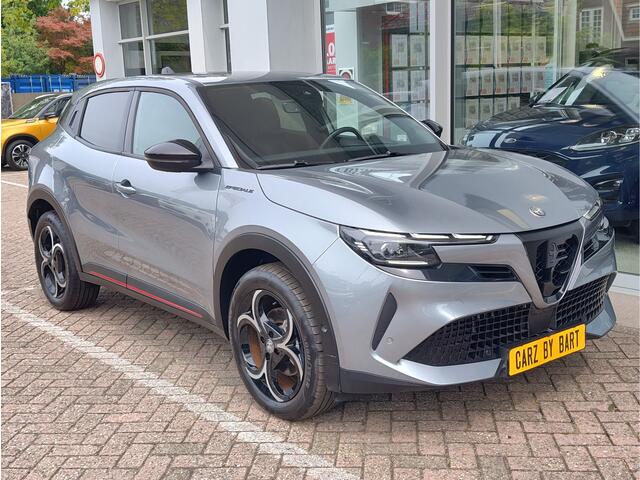 Alfa Romeo Junior 1.2 TURBO HYBRID IBRIDA SPECIALE AUT. Dodehoeksensoren | Keyless | Adaptive Cruise