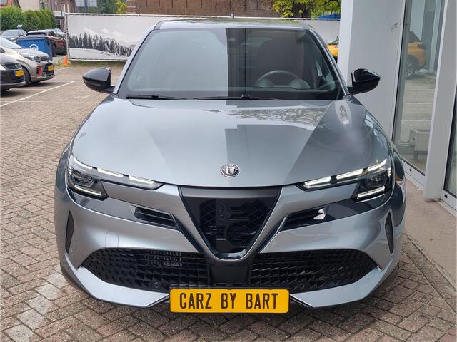 Alfa Romeo Junior 1.2 TURBO HYBRID IBRIDA SPECIALE AUT. Dodehoeksensoren | Keyless | Adaptive Cruise