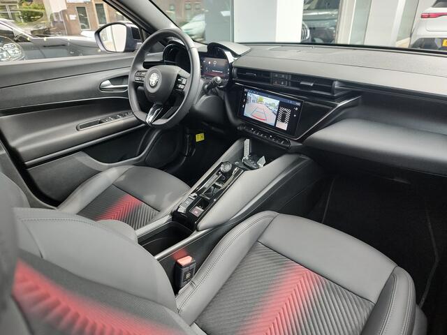 Alfa Romeo Junior 1.2 TURBO HYBRID IBRIDA SPECIALE AUT. Dodehoeksensoren | Keyless | Adaptive Cruise