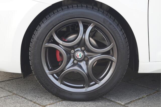 Alfa Romeo MITO TwinAir Turbo 100 Urban|17'' velgen|PDC|Navi|Clima|Cruise