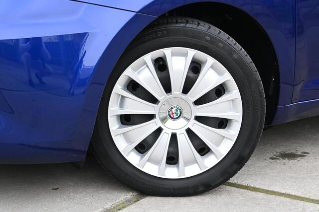 Alfa Romeo MITO 0.9 TwinAir ECO Super | AFNEEMBARE TREKHAAK | NAVI | CRUISE CONTROL | CLIMATE CONTROL | PDC