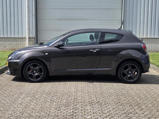 Alfa Romeo MITO 0.9 TwinAir / Inclusief Lichtmetalen Winterset / Cruise Control / Climate Control / DAB / Navigatie /