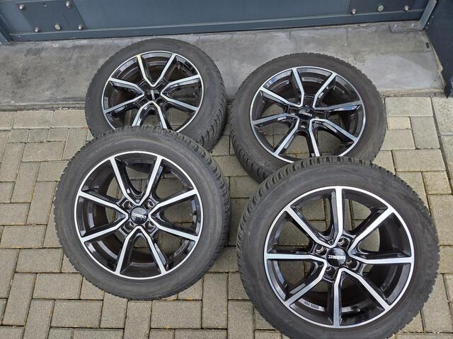 Alfa Romeo MITO 0.9 TwinAir / Inclusief Lichtmetalen Winterset / Cruise Control / Climate Control / DAB / Navigatie /
