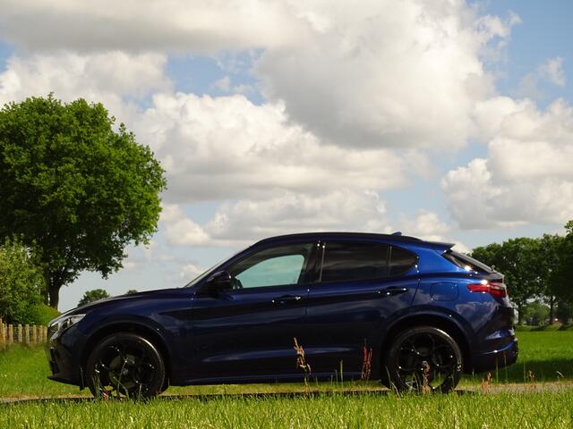 Alfa Romeo Stelvio 2.0 T AWD 280PK Veloce | Customized | 21inch | Eibach | Uniek kmstand!