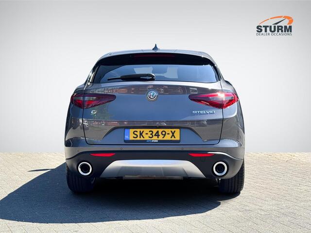 Alfa Romeo Stelvio 2.0 T AWD Super Veloce Interieur | Trekhaak Afneembaar | Stuur- + Stoelverwarming | Geheugenstoel | Navigatie Full-Map | Dodehoek Detectie | Rijklaarprijs!