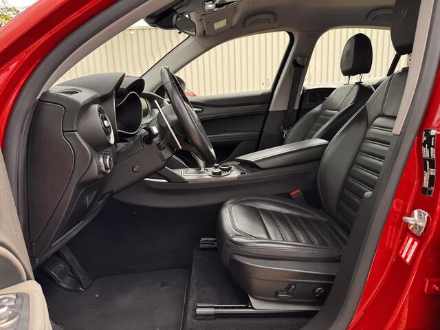 Alfa Romeo Stelvio 2.0 T AWD | Rosso Comp.8C | Trekh. | Flippers | All wheater | Camera