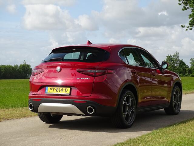 Alfa Romeo Stelvio 2.0 T AWD | Rosso Comp.8C | Trekh. | Flippers | All wheater | Camera