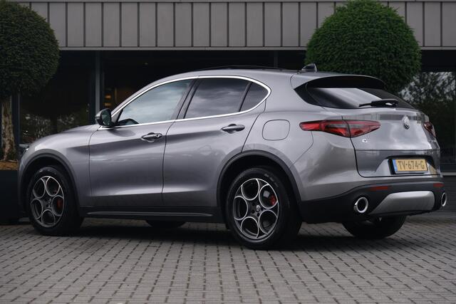 Alfa Romeo Stelvio 2.0 T AWD 310PK Panodak Veloce Sportstoelen Keyless Led