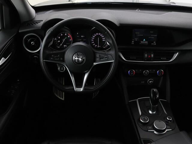 Alfa Romeo Stelvio 2.0 T Q4 Super | Camera | Sportstoelen | Xenon | Navigatie | Elektrische achterklep | Cruise control
