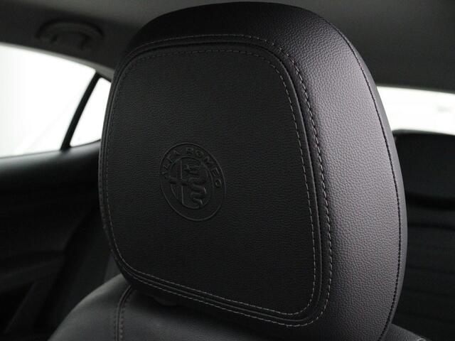 Alfa Romeo Stelvio 2.0 T Q4 Super | Camera | Sportstoelen | Xenon | Navigatie | Elektrische achterklep | Cruise control