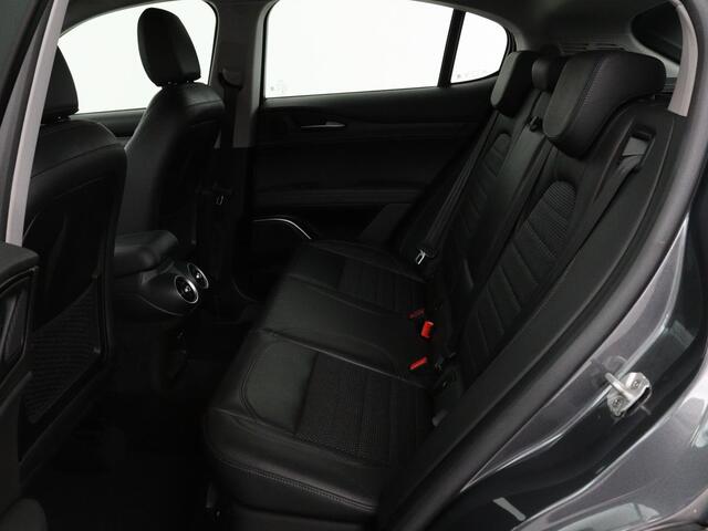 Alfa Romeo Stelvio 2.0 T Q4 Super | Camera | Sportstoelen | Xenon | Navigatie | Elektrische achterklep | Cruise control