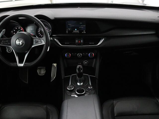 Alfa Romeo Stelvio 2.0 T Q4 Super | Camera | Sportstoelen | Xenon | Navigatie | Elektrische achterklep | Cruise control