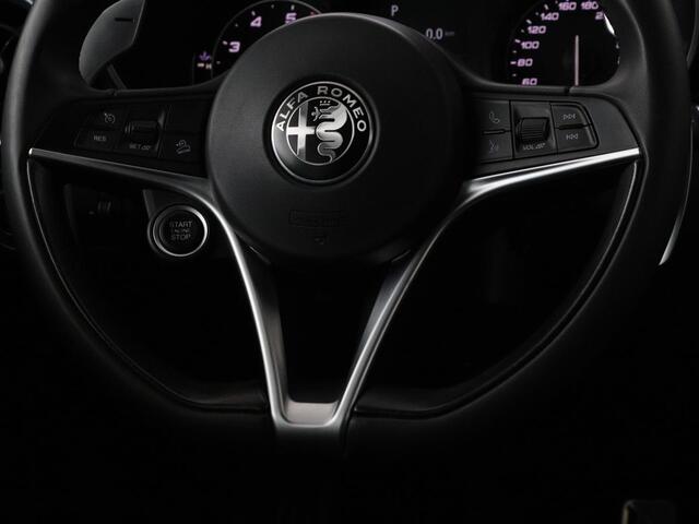 Alfa Romeo Stelvio 2.0 T Q4 Super | Camera | Sportstoelen | Xenon | Navigatie | Elektrische achterklep | Cruise control